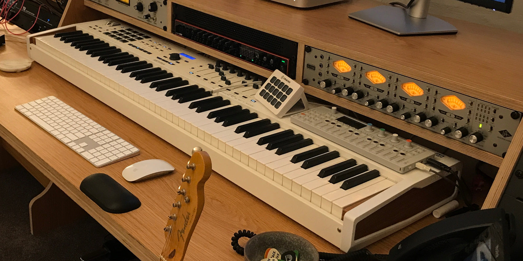 How to choose a studio desk for your keyboard instrument – Fusion ...