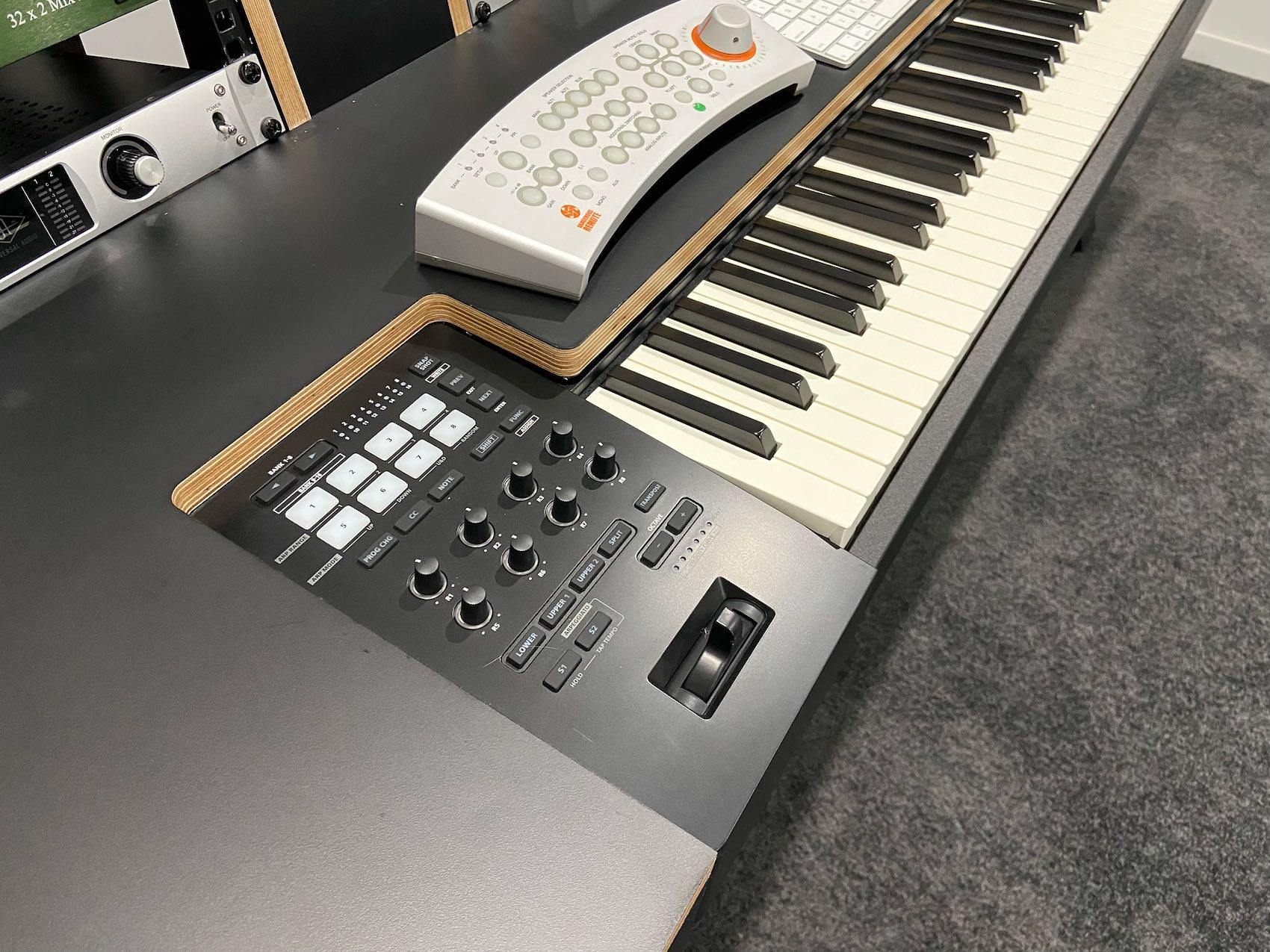 Collection: Studio Desks For Keyboards